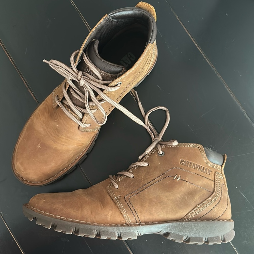 Men's CAT leather chukka boots